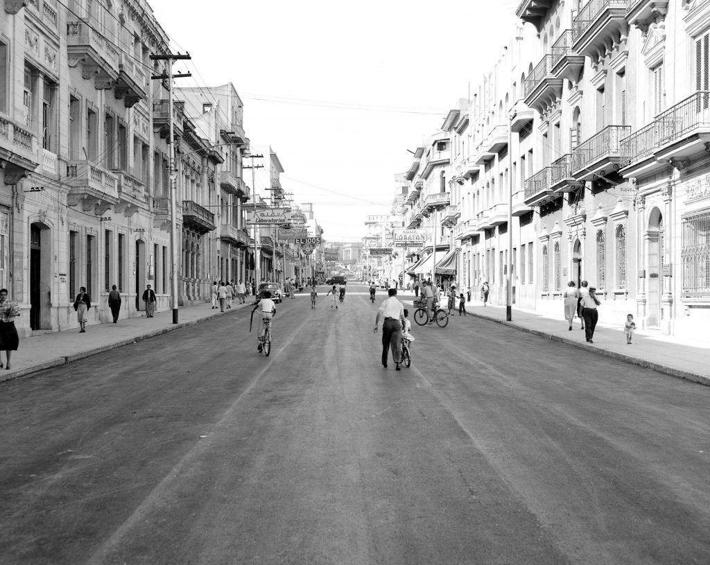 Reviviendo La Cuba Del Ayer Recorriendo La Calle San Lázaro De La Habana Galería De Fotos De 0453